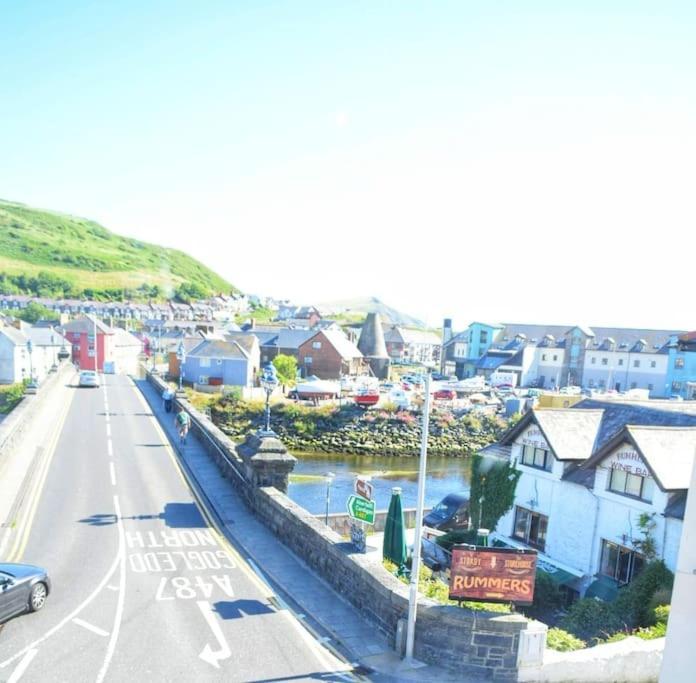 Bridge View Victorian Townhouse Central Aberystwyth Sleeps 6 Villa Luaran gambar