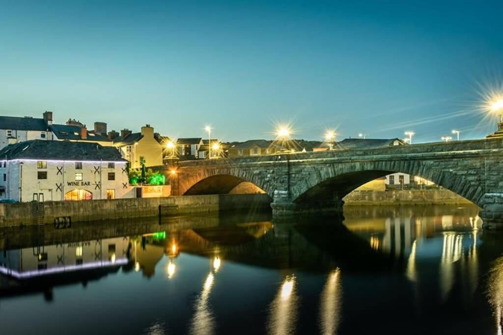 Bridge View Victorian Townhouse Central Aberystwyth Sleeps 6 Villa Luaran gambar